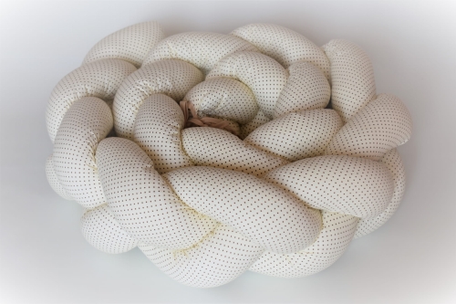 ochraniacz do łóżeczka warkocz kremowy w kropki.JPG