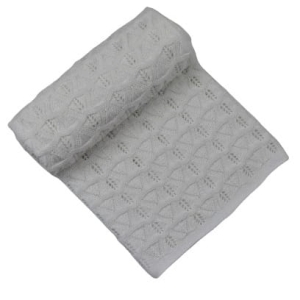 Kocyk dla niemowlaka ażurowy biały