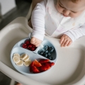 Silikonowy talerzyk z przyssawką dla niemowląt Baby Ono 1482/01 niebieski